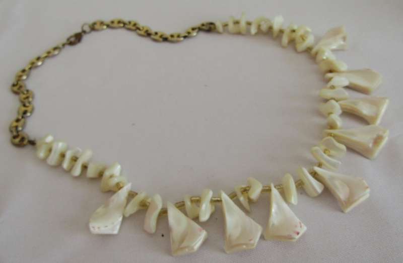 Vintage gold tone and genuine mother of pearl and glass bead necklace