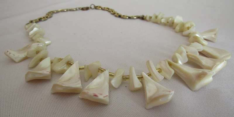Vintage gold tone and genuine mother of pearl and glass bead necklace