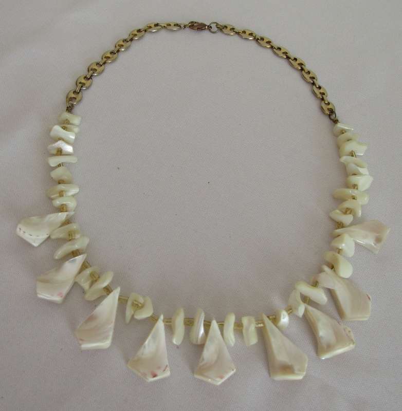 Vintage gold tone and genuine mother of pearl and glass bead necklace