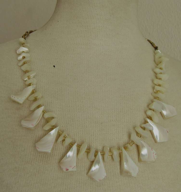 Vintage gold tone and genuine mother of pearl and glass bead necklace