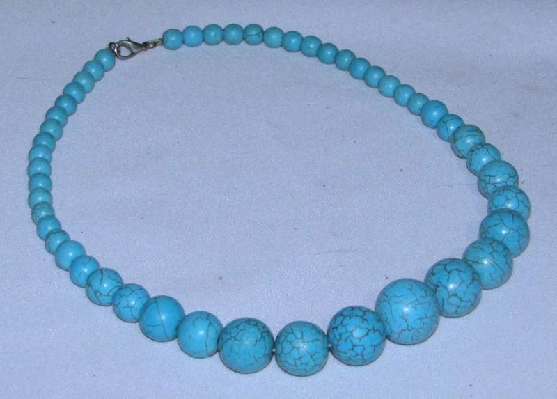 Vintage graduating faux turquoise beads necklace