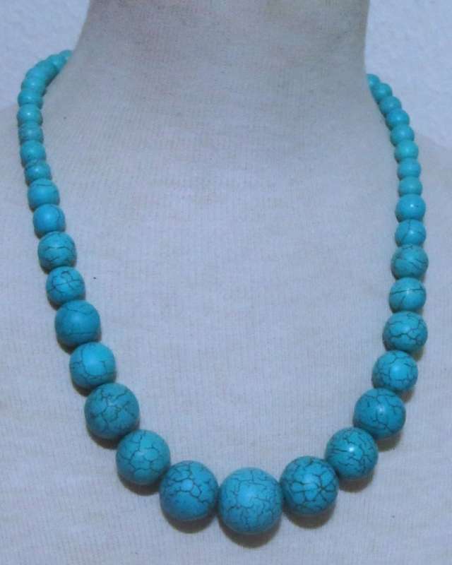 Vintage graduating faux turquoise beads necklace