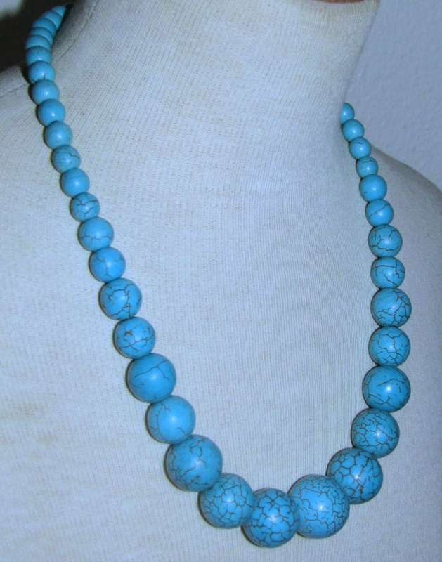Vintage graduating faux turquoise beads necklace