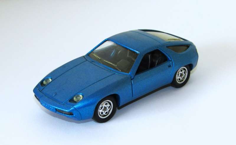 Collectible Diecast Porsche 928 Made in France by Solido No.1505 03-88