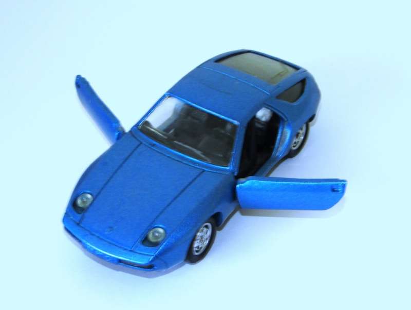 Collectible Diecast Porsche 928 Made in France by Solido No.1505 03-88