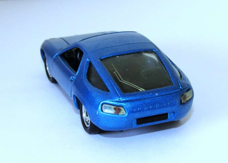 Collectible Diecast Porsche 928 Made in France by Solido No.1505 03-88