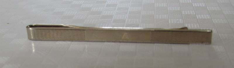 Vintage gold tone tie bar with engraved design