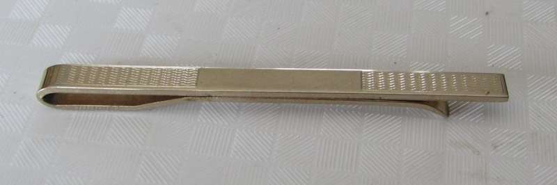 Vintage gold tone tie bar with engraved design