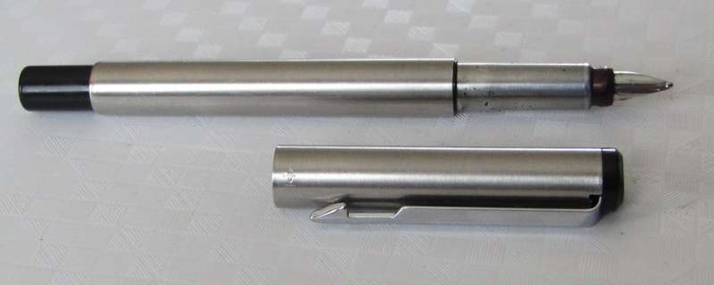 c1980 Parker Vector Silver Metallic Fountain Pen Made in the UK