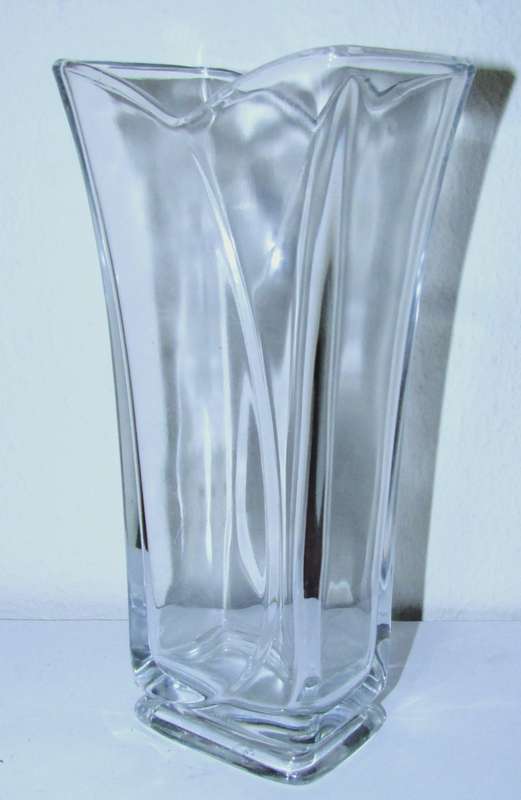 Contemporary Bormioli Rocco Vinciana Flower Vase - Made in Italy
