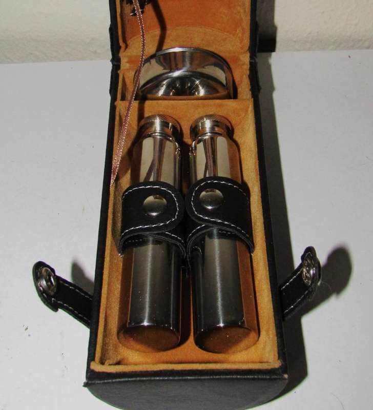 Vintage Whiskey Hipflask Travel Set in Case
