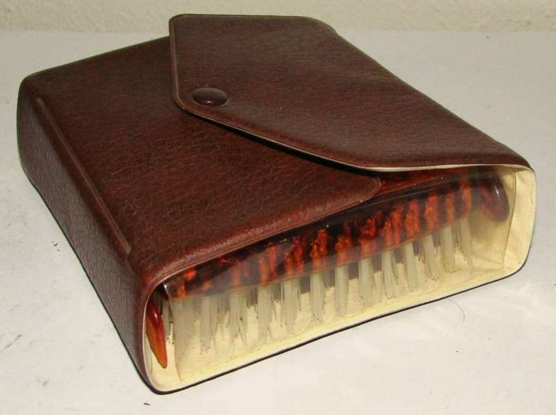 Retro 1960s/70s Men`s Travel Valet Kit