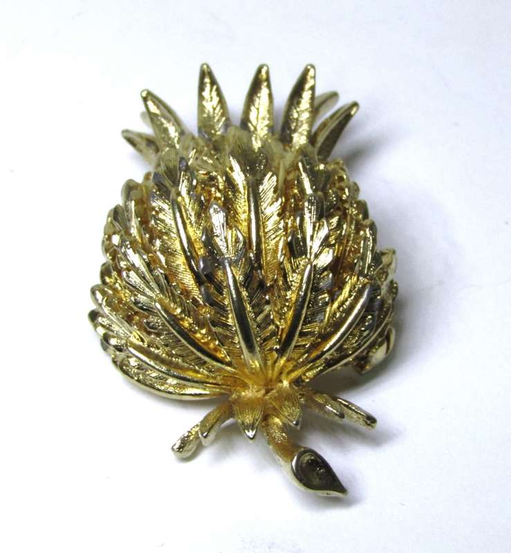 Vintage Gold Tone Scottish Thistle Brooch, signed Lisner c1950/60