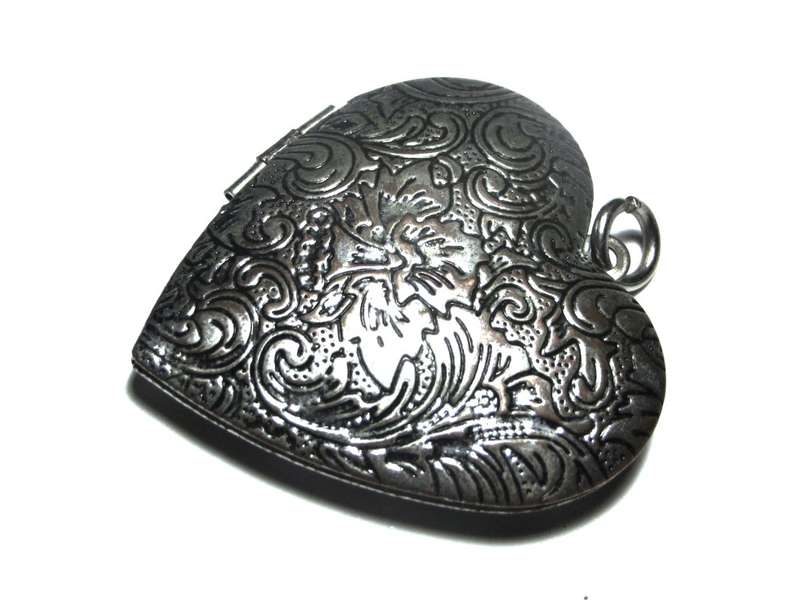 Vintage Silver Plated Engraved Heart Shaped Photo Locket