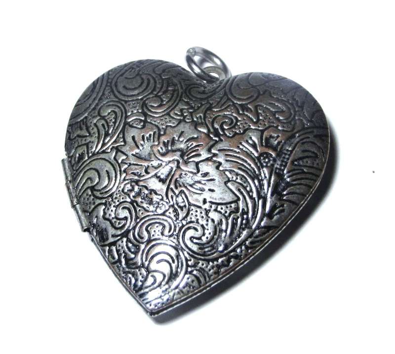 Vintage Silver Plated Engraved Heart Shaped Photo Locket