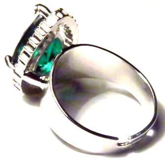 Emerald green teardrop fashion ring