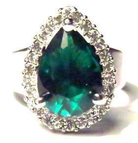Emerald green teardrop fashion ring