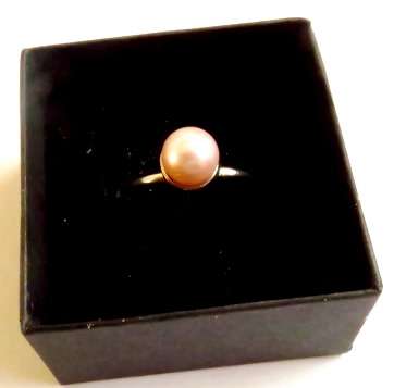 Small fashion ring with faux pearl