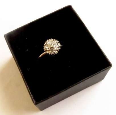 Small fashion ring with cluster of rhinestones