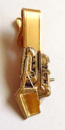 Vintage gold tone bulldozer tie pin in original Caress Jewellers box