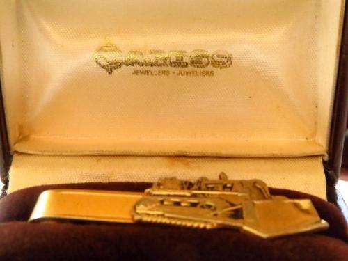 Vintage gold tone bulldozer tie pin in original Caress Jewellers box