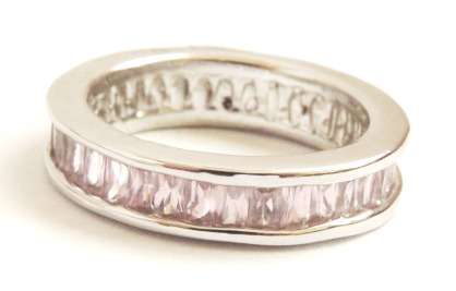 Silver tone fashion ring with a pink stone (Size 8.5)