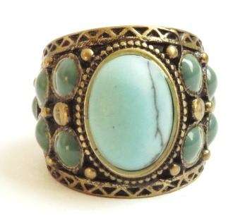 Antique gold tone fashion ring with turquoise stones (Size 6.5)