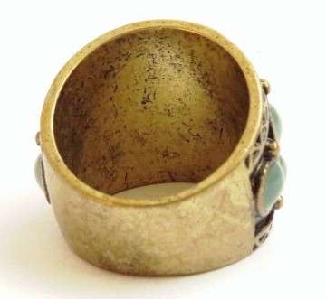 Antique gold tone fashion ring with turquoise stones (Size 6.5)