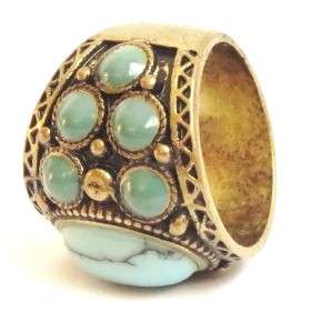 Antique gold tone fashion ring with turquoise stones (Size 6.5)