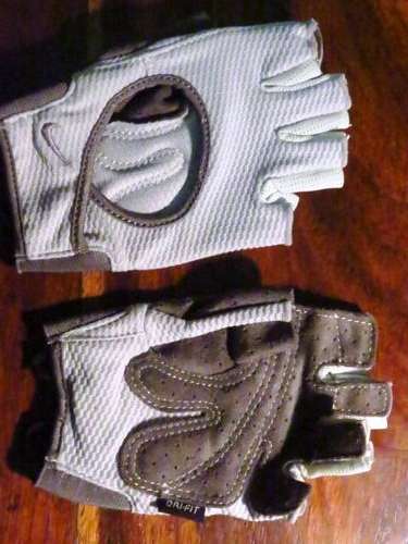 Branded woman's multi-purpose fitness gloves (Size: Small)