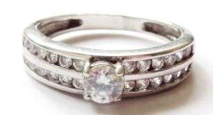 A pretty little 925 silver ring with diamond stones (Size 5)