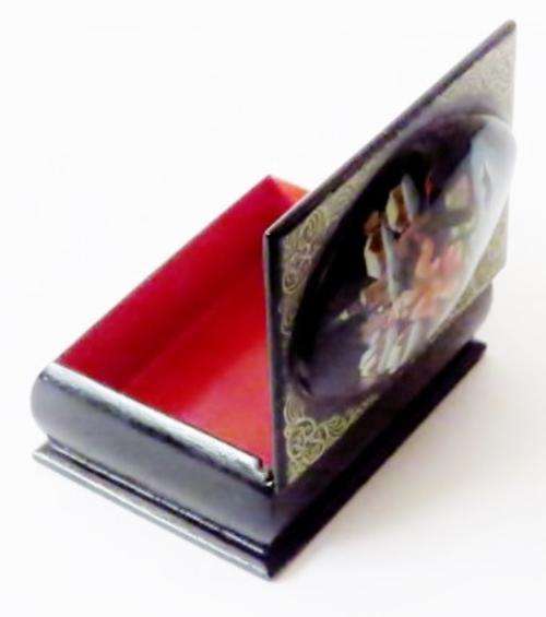Vintage handpainted and signed small Russian Palekh lacquer trinket box