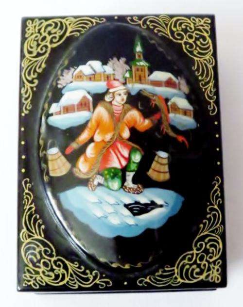 Vintage handpainted and signed small Russian Palekh lacquer trinket box