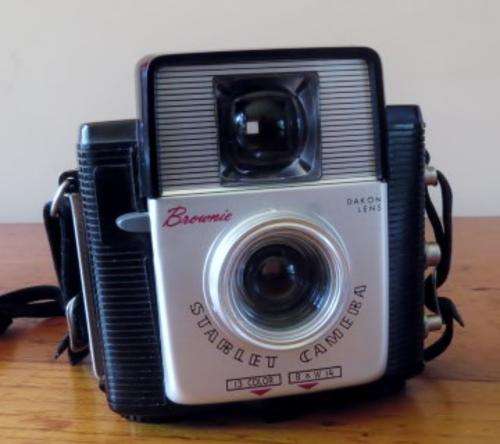 Vintage Kodak Brownie Starlet camera in original leather case 