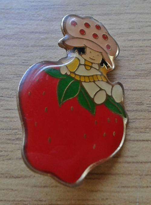 Strawberry Shortcake enamel brooch/hat/lapel pin