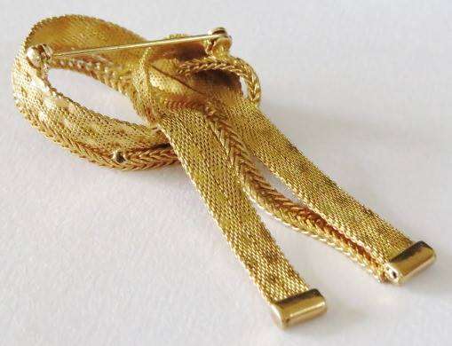 Gold tone mesh ribbon brooch pin