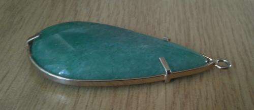 Vintage teardrop pendant with genuine Aventurite in a gold tone setting