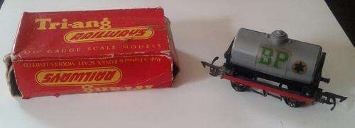 Vintage Tri-ang Railways "OO" gauge scale models R. 12 Tank Wagon in original box