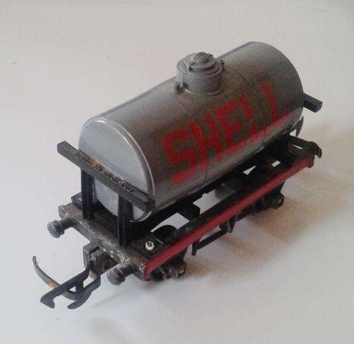 Vintage Tri-ang Railways "OO" gauge scale models R. 12 Tank Wagon in original box