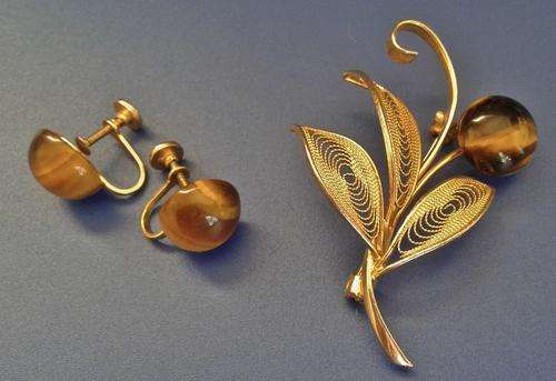 Vintage gold tone floral brooch pin with gold Tigereye stone and matching screw back earrings