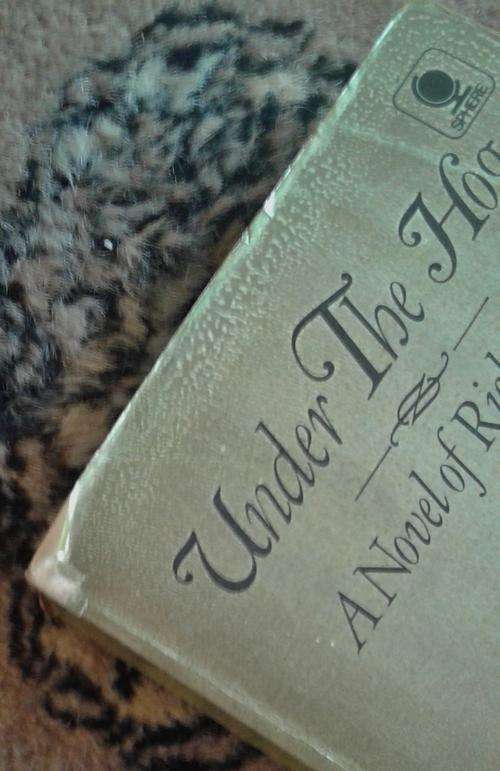 'Under the Hog. A Nover of Richard III' by Patrick Carleton ISBN 0722122039 (Paperback)
