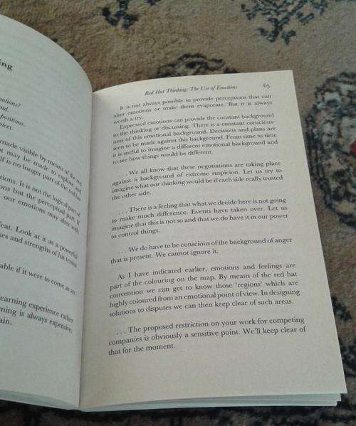 'Six Thinking Hats' by Edward de Bono ISBN9780141033051