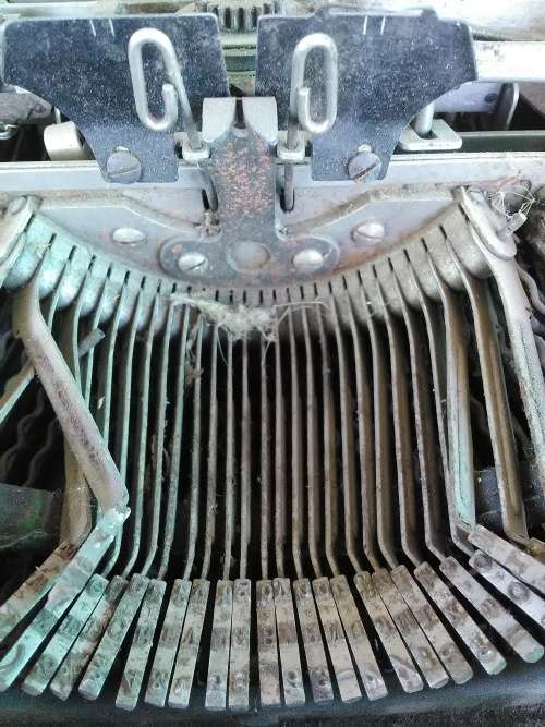 OLD ANTIQUE TYPE WRITER UP FOR GRABS
