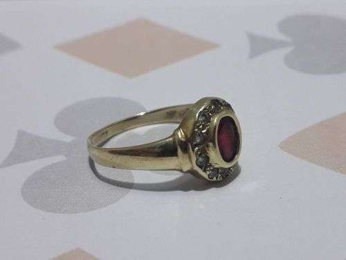 OLD VINTAGE 9 CT RING INLAY WITH AN OVAL RED RUBY 0.50ct