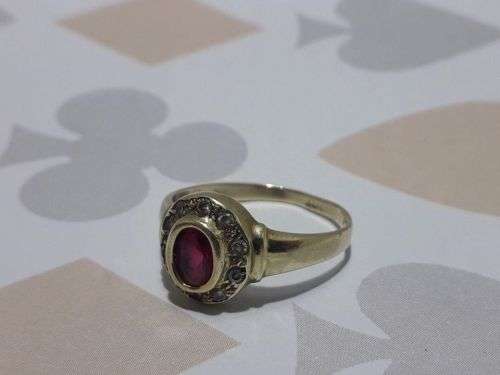 OLD VINTAGE 9 CT RING INLAY WITH AN OVAL RED RUBY 0.50ct