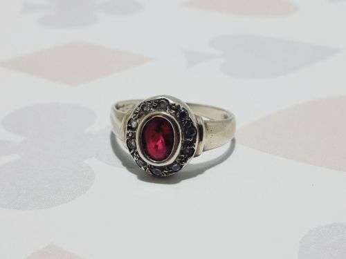 OLD VINTAGE 9 CT RING INLAY WITH AN OVAL RED RUBY 0.50ct