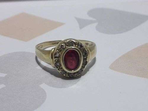 OLD VINTAGE 9 CT RING INLAY WITH AN OVAL RED RUBY 0.50ct