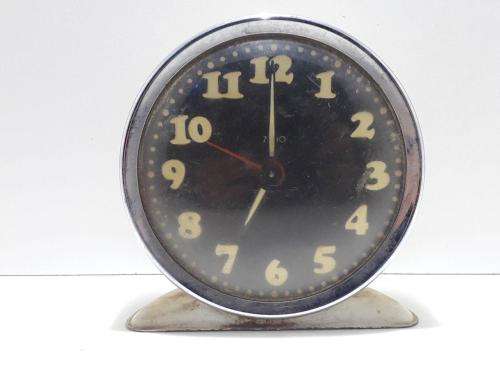 OLD VINTAGE CLOCK STILL TICKING