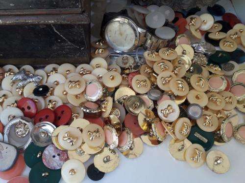 VANTAGE JEWELRY AND BUTTONS JOB LOTT UP FOR GRABS DON'T MISS THIS ONE !!!!!!!!!!