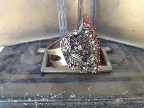 VANTAGE JEWELRY AND BUTTONS JOB LOTT UP FOR GRABS DON'T MISS THIS ONE !!!!!!!!!!
